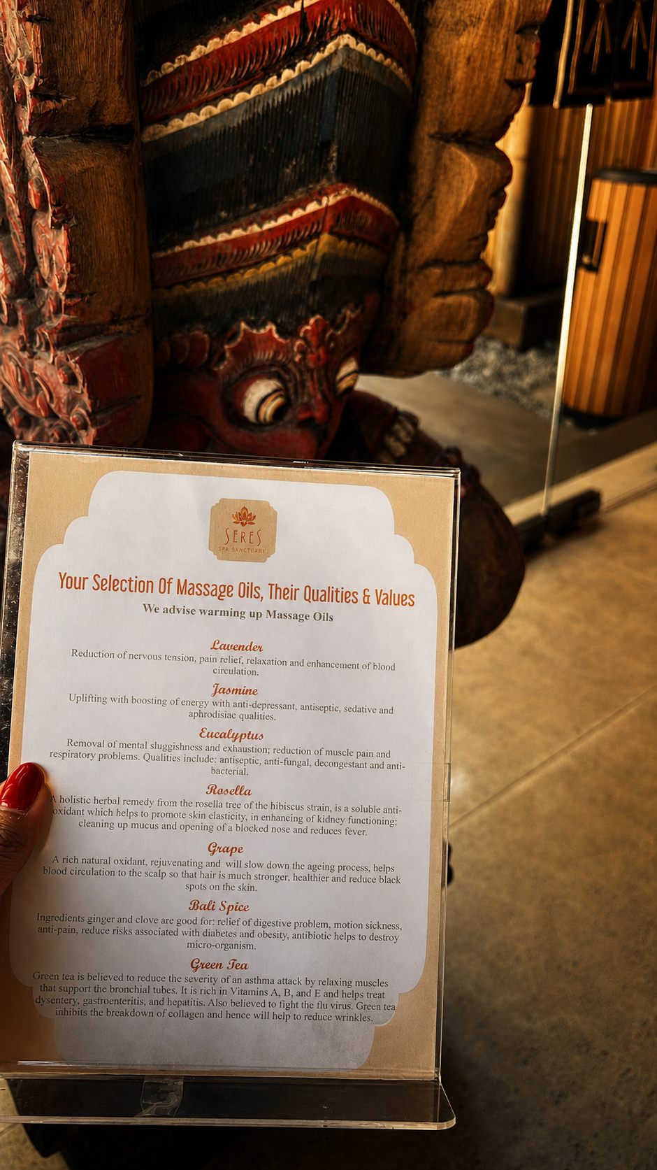 Choosing massage oils at the spa